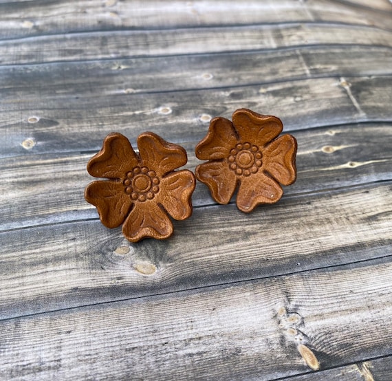 Pretty vintage carved leather flower screw back e… - image 2