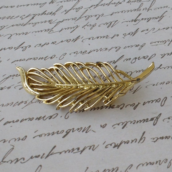 Stunning vintage gold tone feather brooch signed Gerreys