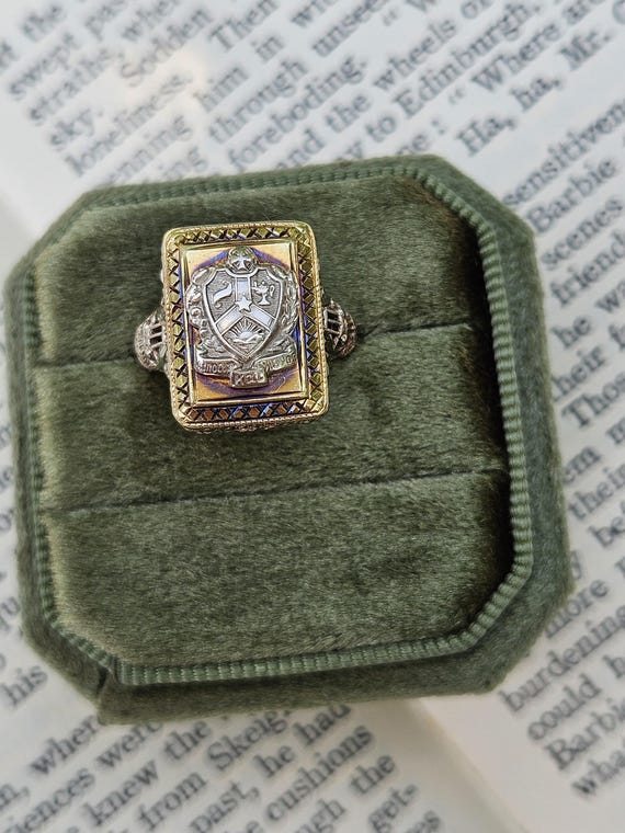 Vintage Art Deco Alpha Kappa Lambda Ring: 14K Two… - image 2