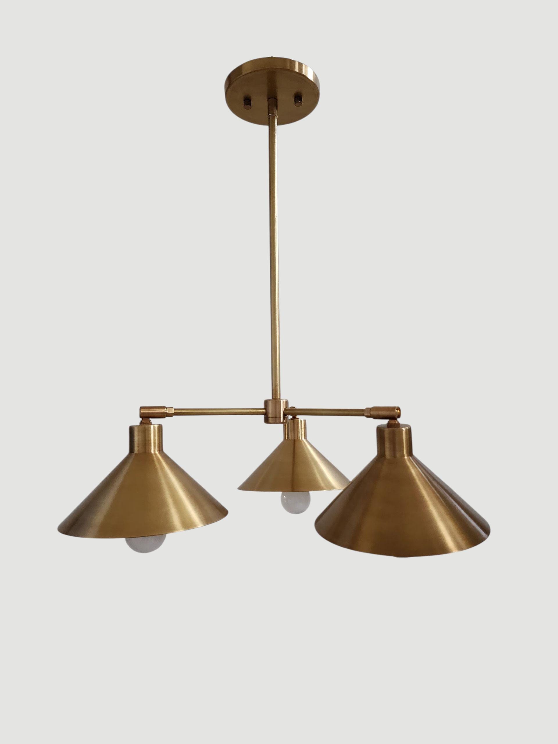 イタリア スプートニク 真鍮 シャンデリア アンティーク ミッドセンチュリー イタリア風の3灯スプートニクシャンデリア、大胆なミッドセンチュリー