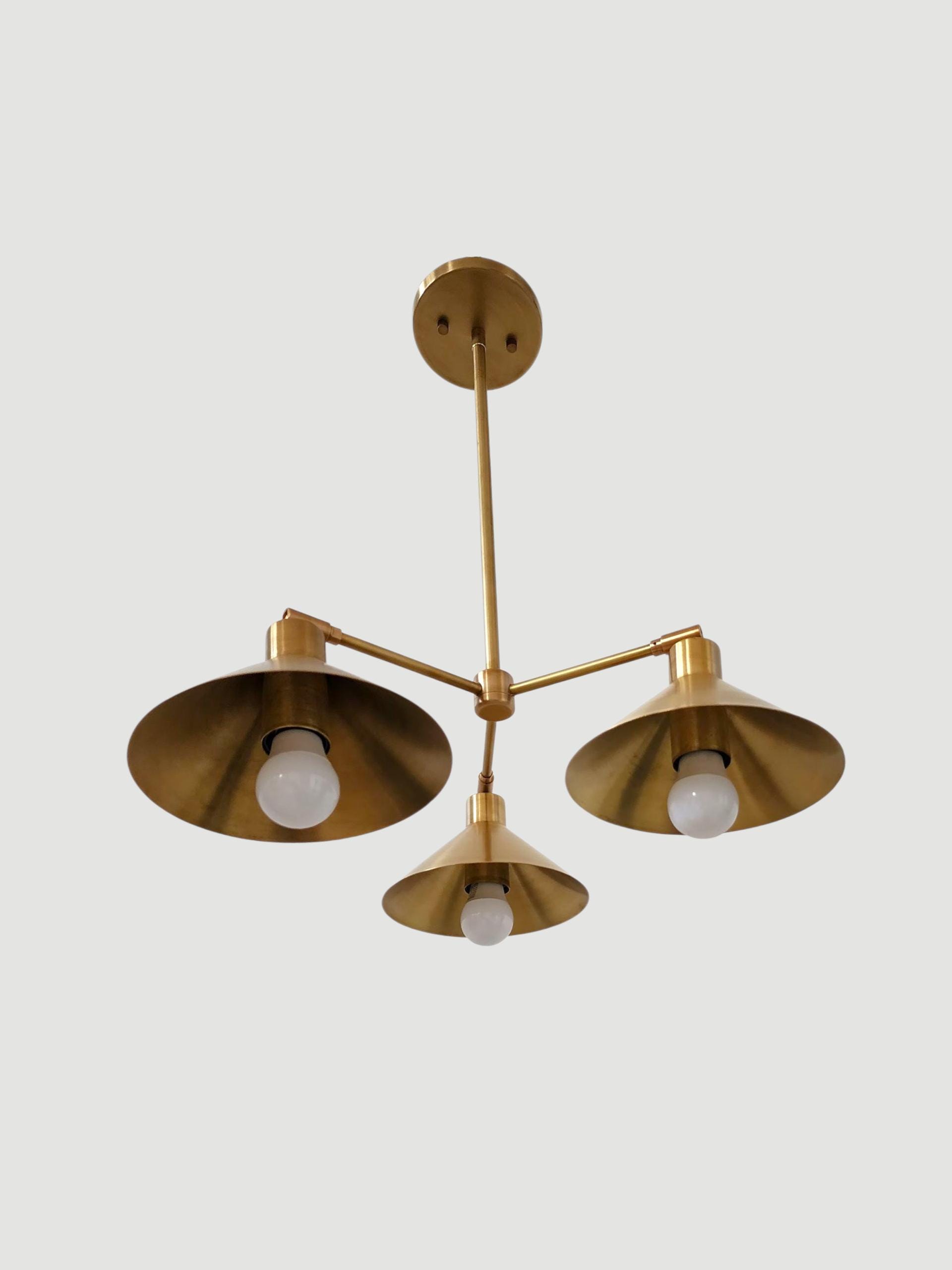 イタリア風の3灯スプートニクシャンデリア、大胆なミッドセンチュリー