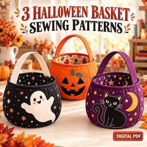Puede incluir: Tres cestas de tela para Halloween con asas, que incluyen una negra con un fantasma, una naranja con una calabaza y una morada con un gato. El texto dice 3 HALLOWEEN BASKET SEWING PATTERNS y DIGITAL PDF. Cada cesta tiene un aplique temático.
