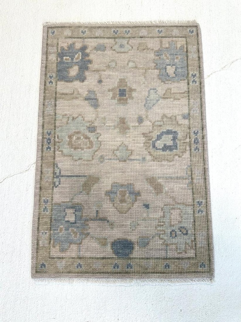 Handgeknüpfter, moderner Oushak-Teppich, dezenter, neutraler Teppich mit blauen und grünen Akzenten, handgefertigter Wollteppich für das Wohnzimmer, großes, individuelles türkisches Design Bild 7