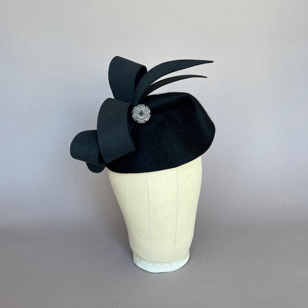 Black fascinator, black cocktail hat, Kentucky Derby hat, black bow hat, couture hat, vintage brooch headpiece, design cocktail hat felt hat