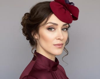 Roter Filz Fascinator, Lila Leder Fascinator, Statement Cocktail Hut, Derby Hut, Hochzeitsgast Fascinator, Design Hut