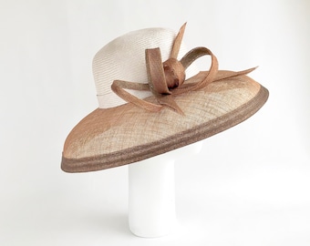 Beige brauner Hut mit breiter Krempe, Eleganter Derby Hut, Kentucky Derby Hut, Kirchenhut, Gartenpartyhut, Teeparty Hut