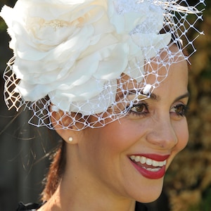Large flower bridal fascinator, flower headpiece, wedding fascinator, white hat, wedding veil hat, occasion fascinator hat, white church hat
