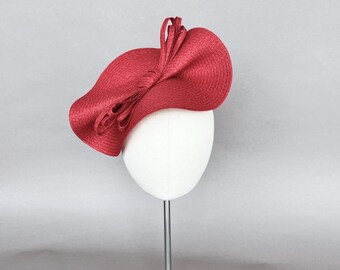 Red Feather Fascinator: Elegant Headpiece for Derby, Wedding  display picture 1