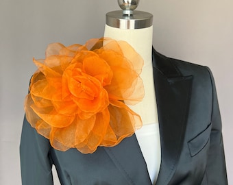 Fleur d'oranger, fleur en mousseline de soie, broche rose orange, grande fleur en organza, broche fleur en soie, broche fleur en textile, broche de mariage
