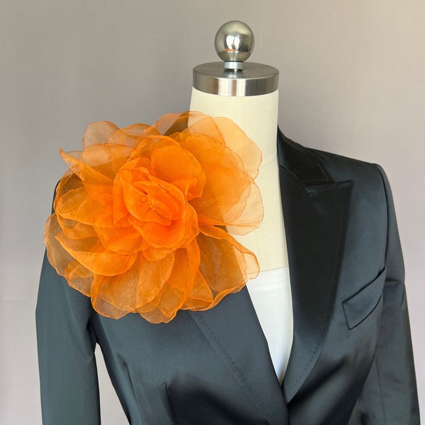 Flor de naranja, flor de gasa, broche rosa naranja, flor de organza grande, broche de flores de seda, broche de flores textiles, broche de boda
