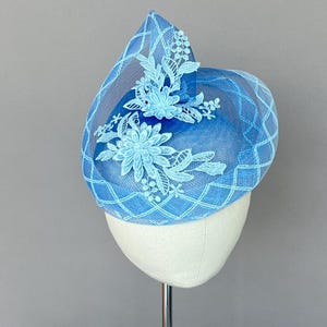 Blue fascinator, elegant blue lace cocktail hat, wedding gust hat, blue church headpieces, blue Kentucky Derby hat, sky blue flower hat