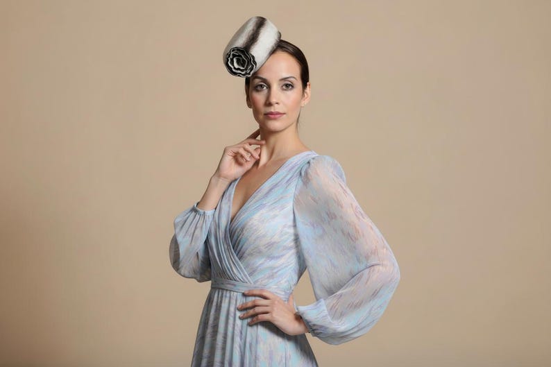 Felt Fascinator Hat | Elegant Felt Cocktail Hat | Minimalist Formal Hat | Wedding Fascinator | Classic Occasion Headpiece bild 7
