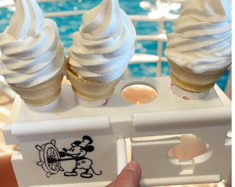 Personalisierter faltender Eistütenträger: Kreuzfahrt, Messe, Pool