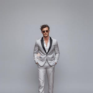 Luxury Light Gray 2 Piece Slim Fit Tuxedo Suit for Men Wedding & Formal Attire Men-Tailored suit and best suit for Wedding and party