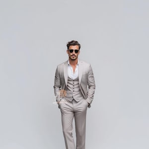 Elegant Light GREY 3 Piece Slim Fit Suit for Men, Wedding & Formal Attire Men-Tailored suit  best suit for Weddings and formal Events