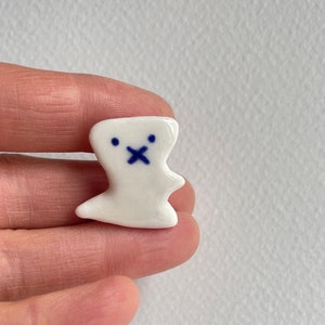 Cat. Kitten porcelain brooch. Miniature porcelain white cat image 2