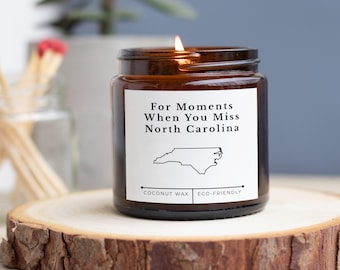 Świeca North Carolina | Wosk kokosowy | Świeca w słoiku State Pride o pojemności 4 uncji lub 9 uncji | Prezent z Karoliny Północnej | Świeca tęskniąca za domem dla miłośników Tar Heel State