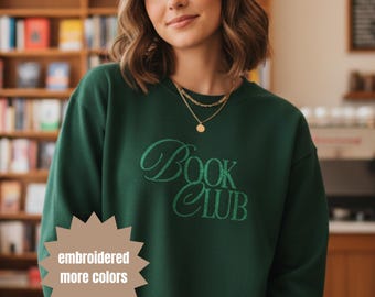 Bluza z haftem Book Club | Zielony haft kursywny | Przytulny, okrągły dekolt do czytania | Prezent dla miłośnika książek | Literacki, estetyczny sweter