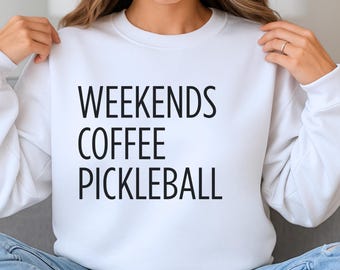 Weekends Coffee Pickleball-sweater | Mom cadeau augurk | Game Day-ronde hals | Gezellig weekendsweater | Pickleball-spelershirt