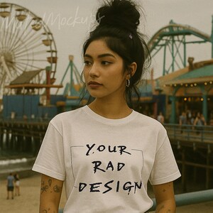 Maqueta de camiseta blanca Gildan 5000, maqueta de camiseta de estilo de vida Y2K, plantilla de camiseta con modelo estético de Instagram, maqueta de camiseta retro, PNG de Pinterest