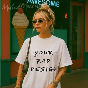 Maqueta de camiseta blanca Comfort Colors 1717, maqueta de camiseta de estilo de vida Y2K, plantilla de camiseta con estética de Instagram, camiseta retro extragrande