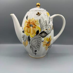 Cafetera de porcelana LFZ Lomonosov vintage, con estampado de flores amarillas, tetera floral pintada a mano, porcelana fina de la era soviética.