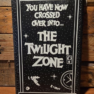 Twilight Zone Wanddekor Handgemalt