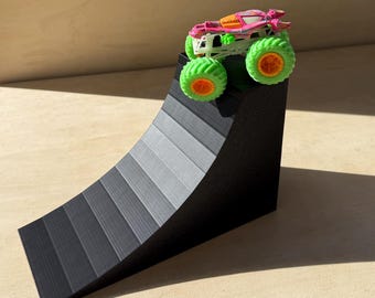 Monster Truck 1:64 Scale Stunt Ramp - Large Drop Off