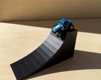 Monstertruck 1:87 Stuntrampe - Große Drop Off