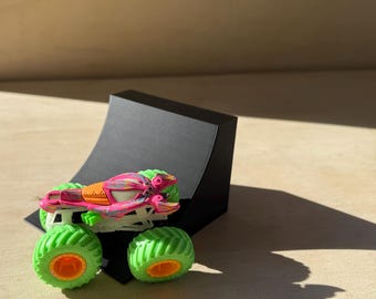 Monster Truck 1:64 Scale Stunt Ramp - Small Drop Off