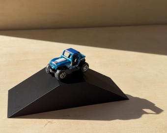 Monstertruck 1:87 Stuntrampe mit doppelter Abwurframpe