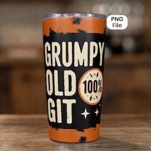 Può includere: Un bicchiere in acciaio inossidabile nero e arancione. Il bicchiere presenta le parole "GRUMPY OLD GIT" in grandi lettere bianche, con una grafica circolare che dice "100%" e accenti di stelle.