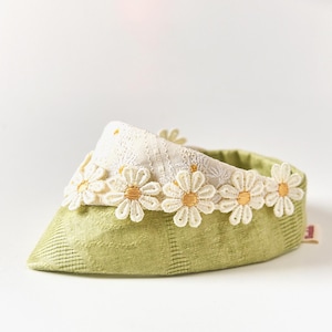 Pet Bandana Daisy Meadow Cotton Linen – Custom Name Dog Cat Scarf – Handmade Floral Neckwear – Gift for Pet Lovers – Multiple Sizes