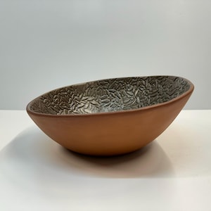 Large ceramic bowl,serving bowl,stoneware salad bowl,handmade pottery,boho kitchen decor,minimalist dinnerware,neutral tableware