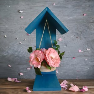 Blaue Farbe Rustikales Holzhängedekor - Vertikaler Rahmen mit Minischaukel - Handgemachter Wandakzent - Natürliches Boho Geschenk