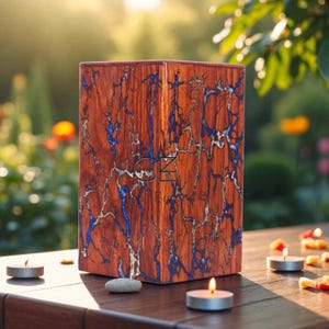Handgefertigte Urne aus Holz: Blaues Harz & Silber-Inlay-Gedenkschatulle