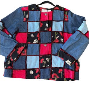 以下が含まれることがあります： クリーム、ライトブラウン、ダークブラウンの、まだら模様のマット仕上げのセラミックマグカップ3個セット。各マグカップはシンプルでミニマリストなデザインです。コーヒーや紅茶に最適です。