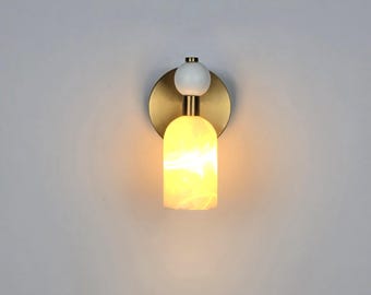 Vägglampa i alabastersten och marmor | Vägglampa i italiensk mässing i mitten av århundradet | Lyxig hembelysning