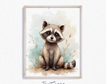 Könnte beinhalten: Aquarellillustration eines niedlichen Waschbären, der sitzt. Der Waschbär hat eine schwarze Maske und einen gestreiften Schwanz. Der Hintergrund zeigt weiche Aquarelltöne in Blau und Beige, mit Grashalmen. Der Rahmen ist aus hellem Holz.