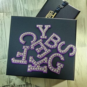 Parches de letras hechos a mano, parches de letras perlados, parches de letras personalizados, parches del alfabeto termoadhesivos, personaliza tu ropa o bolsos.