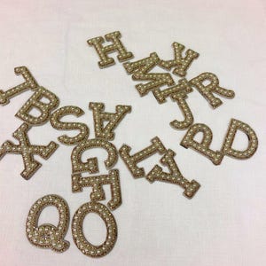 Parches de letras hechos a mano, parches de letras perlados, parches de letras personalizados, parches del alfabeto termoadhesivos, personaliza tu ropa o bolsos.