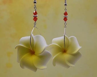 Gelbe Plumeria Blumen Ohrringe, Tropische hawaiianische Ohrringe, Boho Strand Ohrringe, Leichte Statement Ohrringe, Sommer Strand Schmuck Geschenk