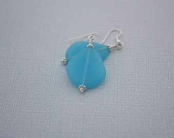 Zeeglas oorbellen, zeeglas sieraden, bruidsmeisje oorbellen, bruidsmeisje sieraden bruids oorbellen bruiloft oorbellen strand bruiloft iets blauw