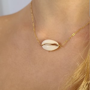 Cowrie Shell Necklace, Choker Necklace, Beach Necklace, Surf Jewelry, Shell Jewelry, Hawaiian Jewelry, Seashell Necklace, Beach Wedding