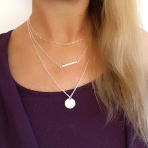 Collar con inicial, regalo para abuela, joyería personalizada de aniversario, regalo de cumpleaños, disco con monograma, collar con letra personalizada, collar para mamá primeriza