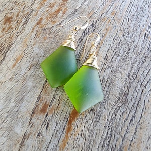 Green Sea Glass Earrings, Seaglass Earrings, Sea Glass Jewelry, Beach Glass Earrings, Beach Wedding Jewelry, Seaglass Jewelry, Ocean Jewelry