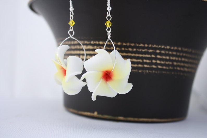 Bridesmaid Jewelry Bridal Earrings Flower Jewelry Plumeria Earrings Hawaiian Jewelry Floral Earrings White Plumeria Flower Earrings