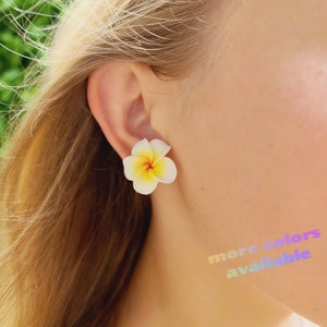 Boucles doreilles fleuries Plumeria Frangipanier Fleur Bijoux Boucles doreilles florales Bijoux Hawaï Bijoux hawaïens Boucles doreilles tropicales Boucles doreilles Stud image 1