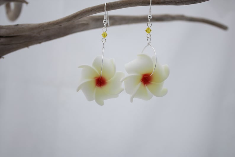 Bridesmaid Jewelry Bridal Earrings Flower Jewelry Plumeria Earrings Hawaiian Jewelry Floral Earrings White Plumeria Flower Earrings