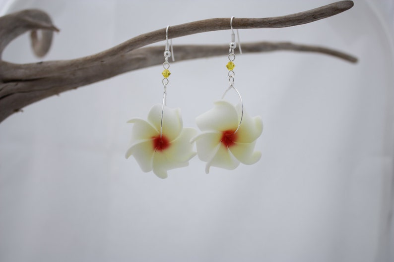 Bridesmaid Jewelry Bridal Earrings Flower Jewelry Plumeria Earrings Hawaiian Jewelry Floral Earrings White Plumeria Flower Earrings